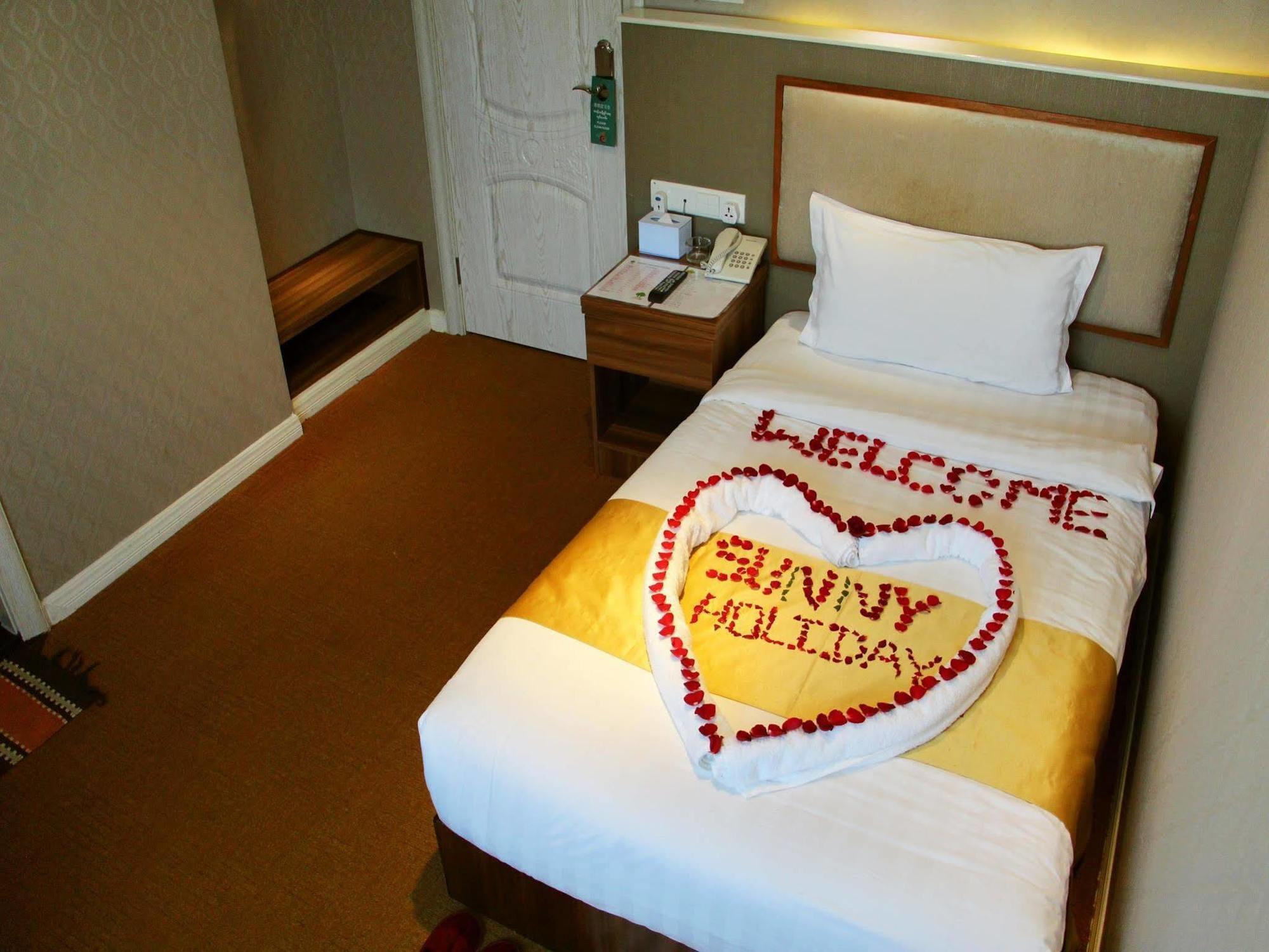 Sunny Holiday Hotel Gyogon Buitenkant foto