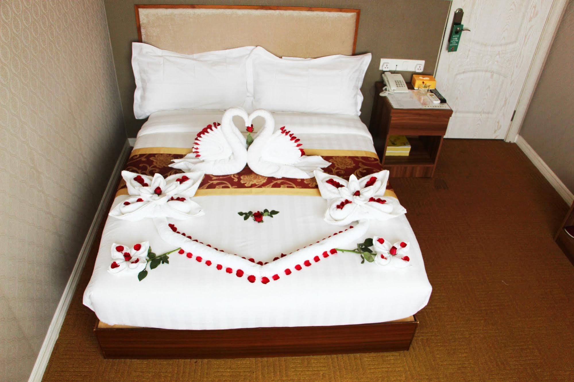 Sunny Holiday Hotel Gyogon Buitenkant foto