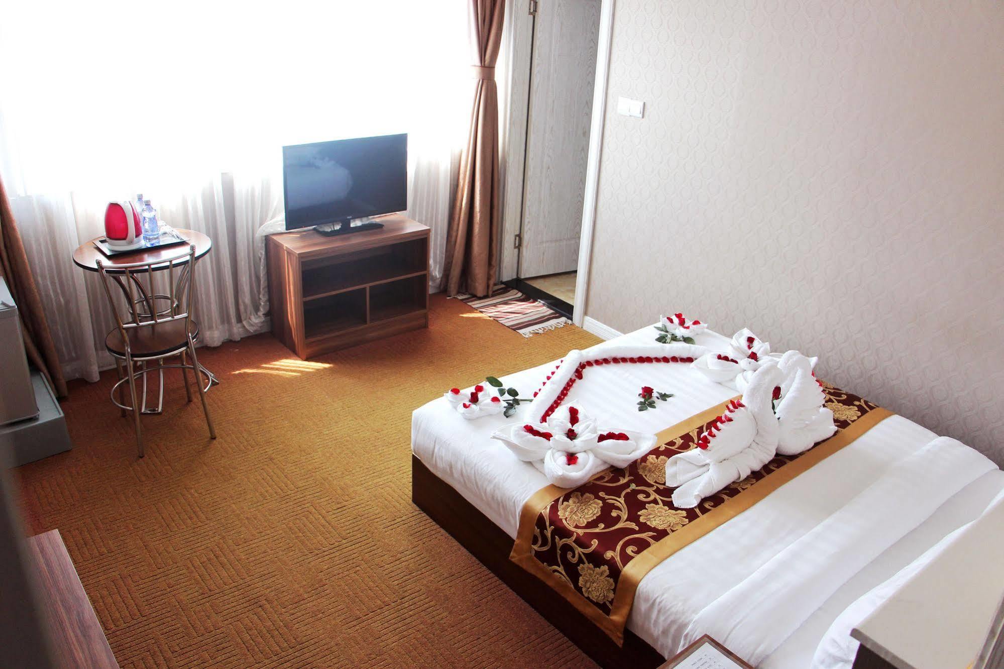 Sunny Holiday Hotel Gyogon Buitenkant foto